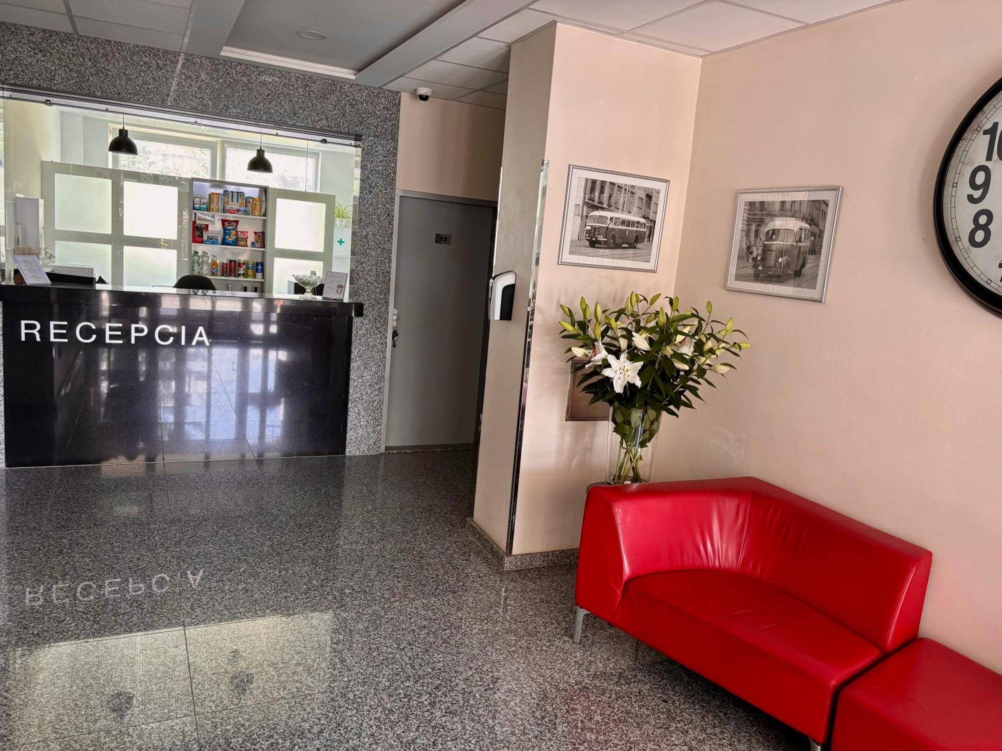 City Hotel B&B, Reception 24 7, 800M Od-From R1, Free Parking Banská Bystrica Exteriör bild