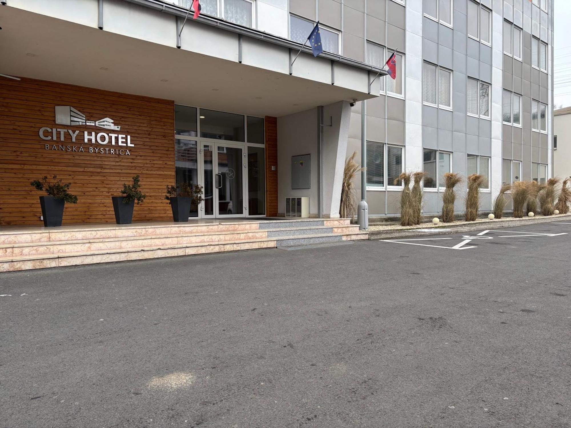 City Hotel B&B, Reception 24 7, 800M Od-From R1, Free Parking Banská Bystrica Exteriör bild