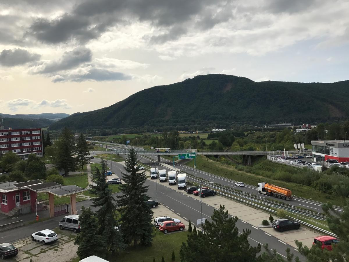 City Hotel B&B, Reception 24 7, 800M Od-From R1, Free Parking Banská Bystrica Exteriör bild