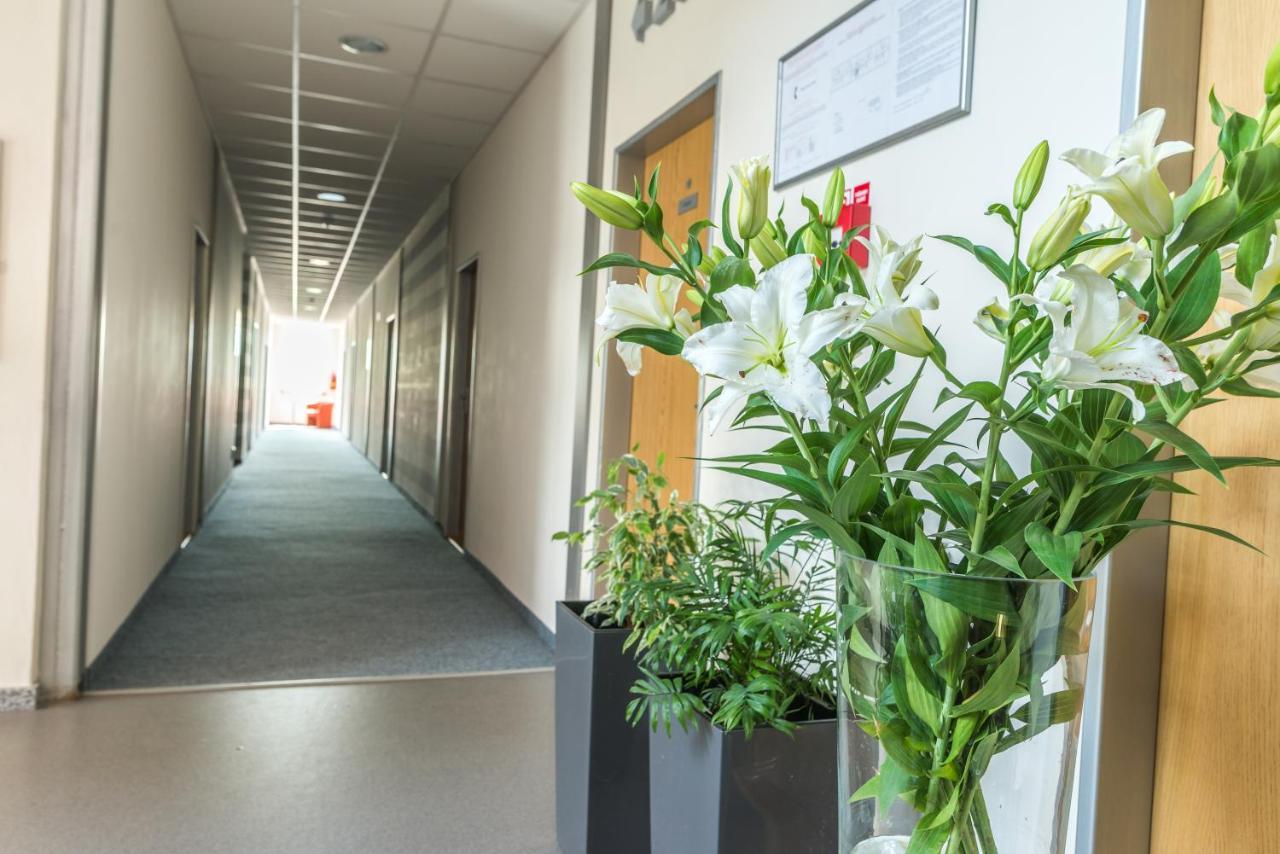 City Hotel B&B, Reception 24 7, 800M Od-From R1, Free Parking Banská Bystrica Exteriör bild