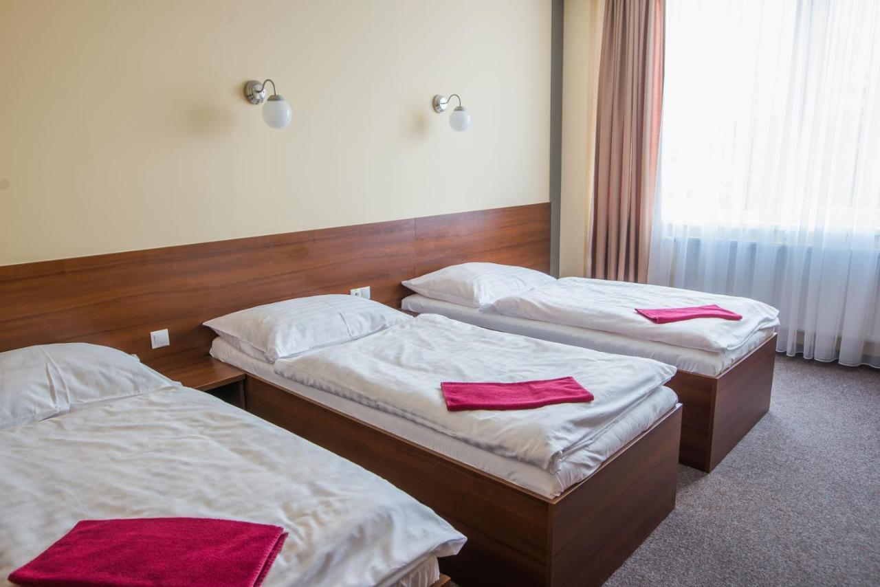 City Hotel B&B, Reception 24 7, 800M Od-From R1, Free Parking Banská Bystrica Exteriör bild