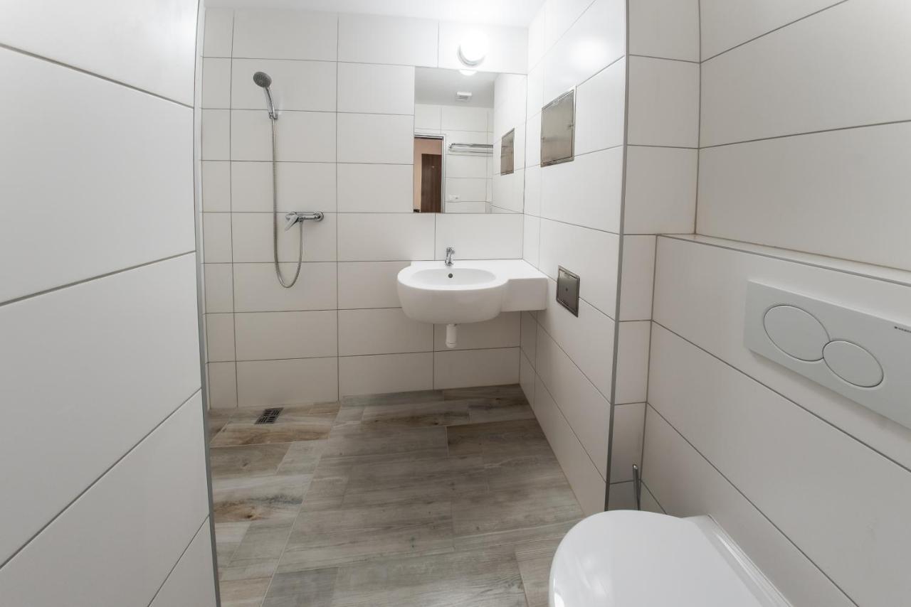City Hotel B&B, Reception 24 7, 800M Od-From R1, Free Parking Banská Bystrica Exteriör bild