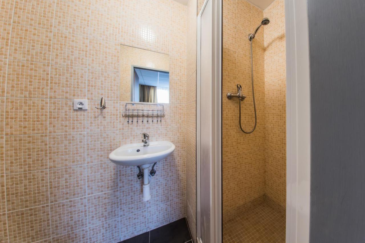 City Hotel B&B, Reception 24 7, 800M Od-From R1, Free Parking Banská Bystrica Exteriör bild