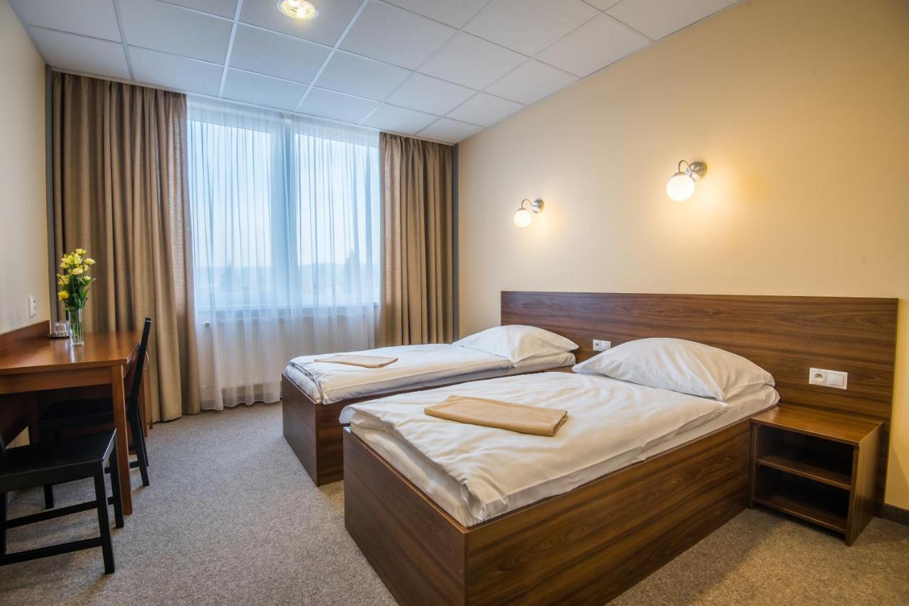City Hotel B&B, Reception 24 7, 800M Od-From R1, Free Parking Banská Bystrica Exteriör bild
