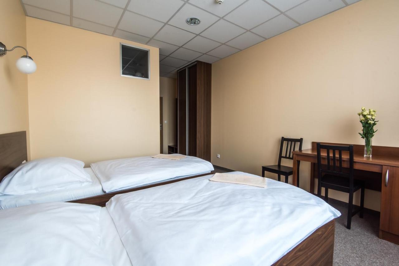 City Hotel B&B, Reception 24 7, 800M Od-From R1, Free Parking Banská Bystrica Exteriör bild